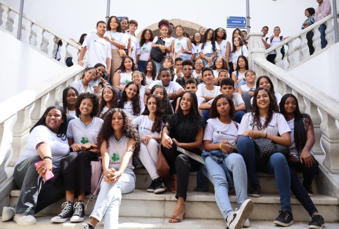 Alunos do Colégio Ramo da Videira fazem tour histórico pela Câmara