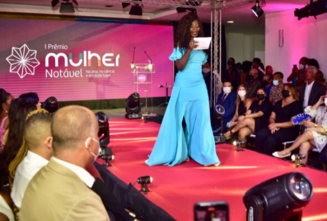 Prêmio Mulher Notável homenageia 28 mulheres na Câmara 