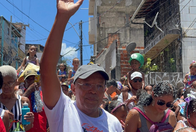Suíca participa do pré-Carnaval de Pernambués