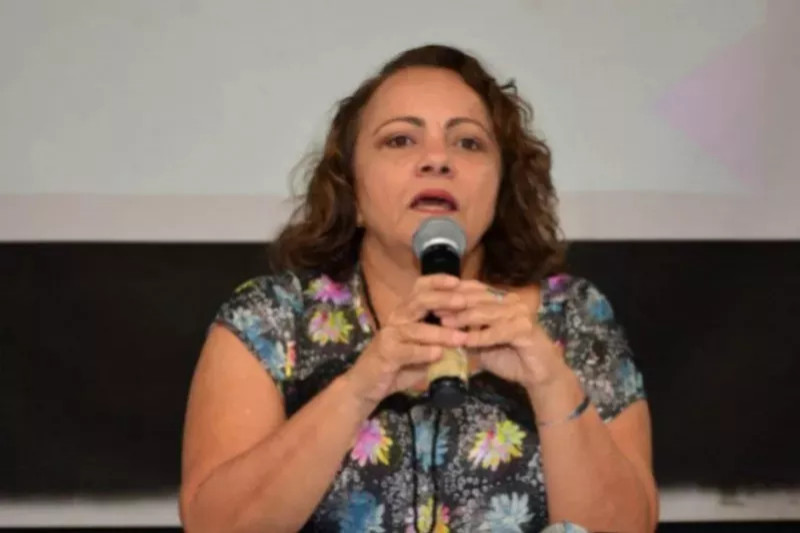 Aladilce critica desmonte do programa de saúde mental