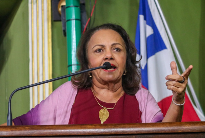 Aladilce sugere força tarefa para discutir feminicídio na Bahia