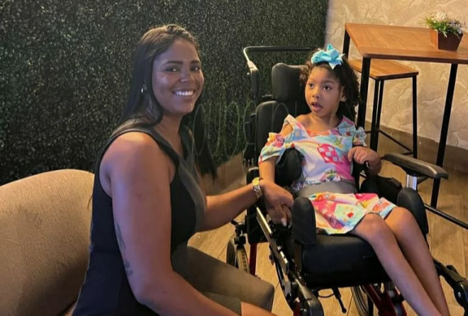 Famílias comemoram lei da cannabis medicinal no SUS, em Salvador