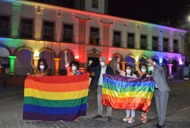 Paço ganha iluminação do movimento LGBTQIA+