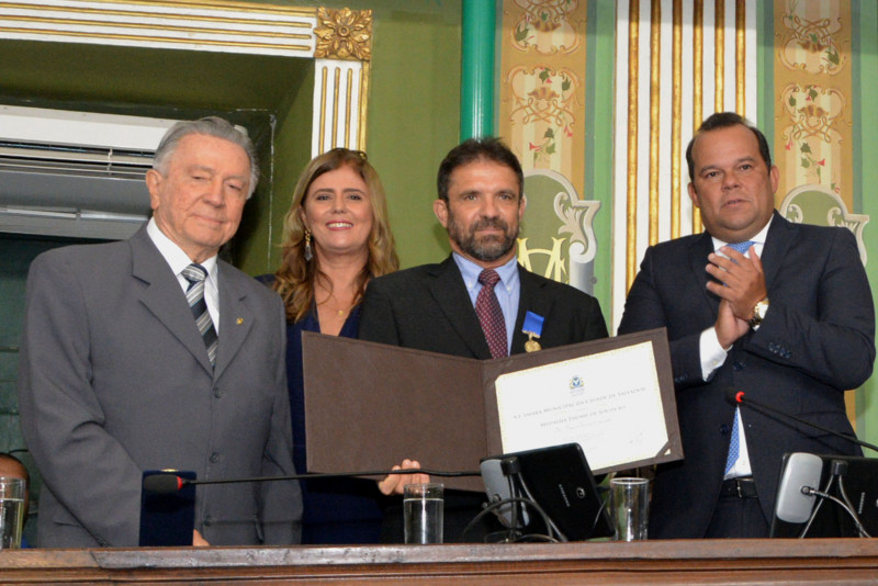 Câmara homenageia o médico Paulo Colavolpe