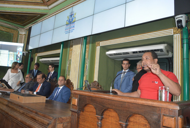 Sindseps pede aplicação de piso salarial na Tribuna Popular