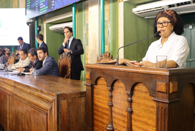 Marta comemora condenação de mandantes do assassinato de Marielle