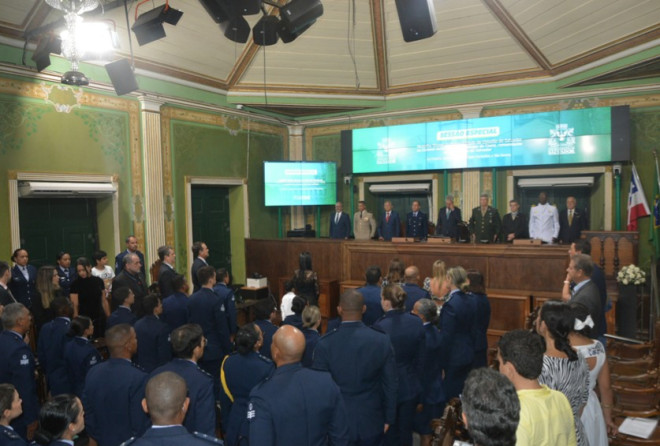 Câmara homenageia comandante da Base Aérea de Salvador