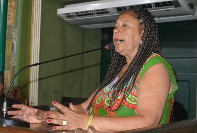 Marta Rodrigues questiona corte de quase 50% na Educação de Jovens e Adultos