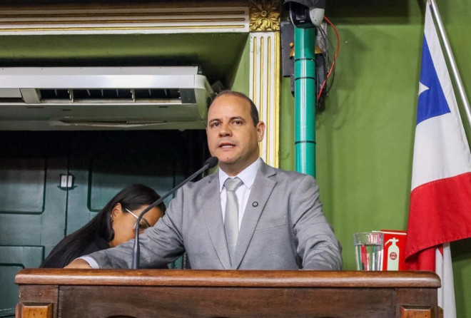 Randerson Leal questiona a cobrança abusiva de sacolas plásticas