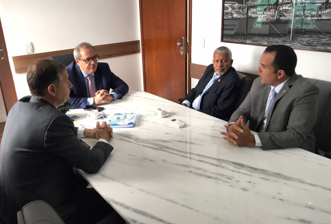 Carlos Muniz tem reunião com dirigentes da Força Invicta