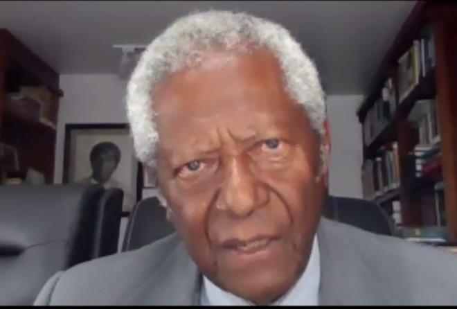 Edvaldo Brito é homenageado pelos 40 anos de ensino na UFBA