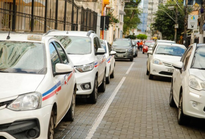 Projeto do Executivo altera regra de documentação para taxistas