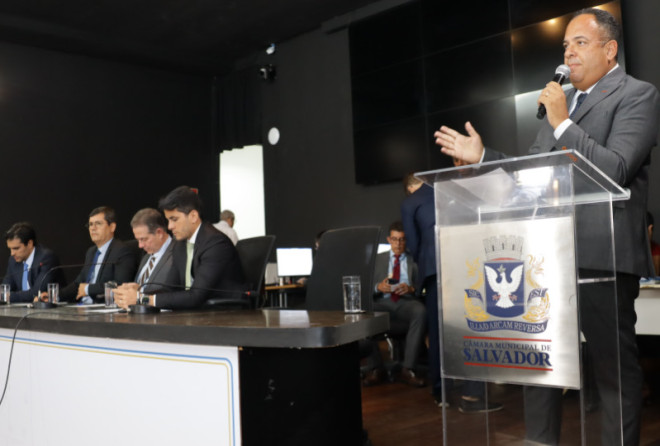 Jorge Araújo reclama das “altas taxas de energia” em Salvador