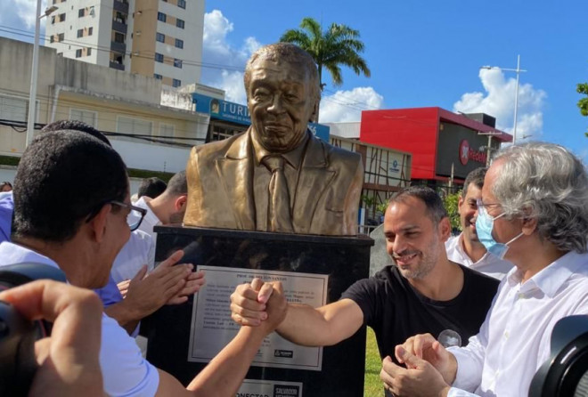 Augusto Vasconcelos comemora inauguração da Av. Milton Santos