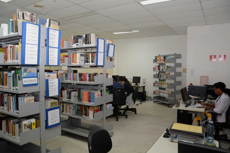 Biblioteca oferece delivery  de livros para servidores da Casa