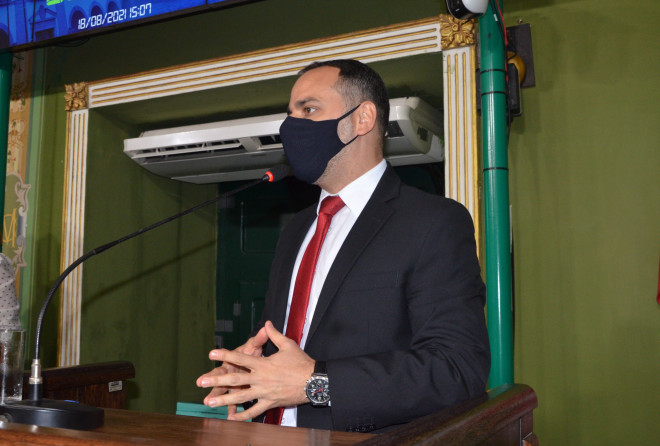 Augusto Vasconcelos pede apoio a projeto de avistamento de baleias