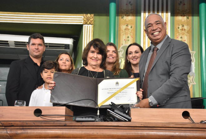 Izabel Maria Malta Góes recebe a mais alta honraria da Câmara 
