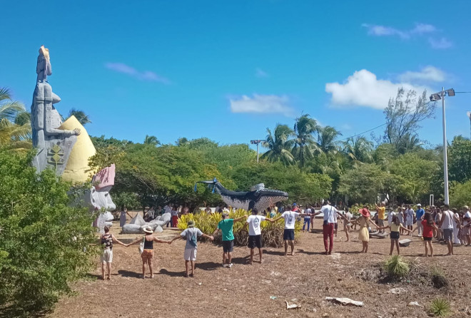 Aladilce participa de abraço simbólico à Deusa Ifá na Praça Carlos Bastos