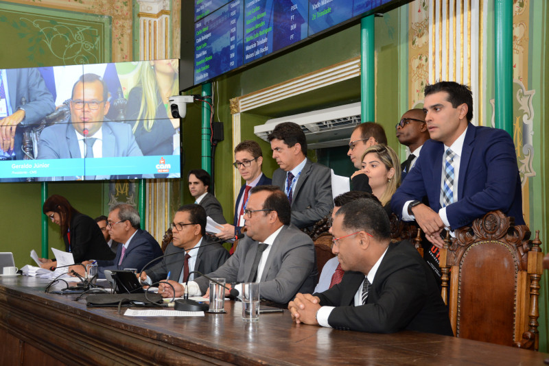 Câmara aprova abono para aposentados e previdência complementar