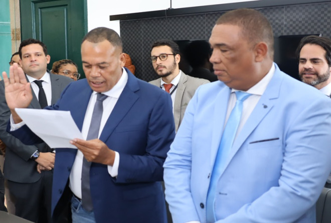 Sandro Bahiense e Beca assumem mandatos na Câmara