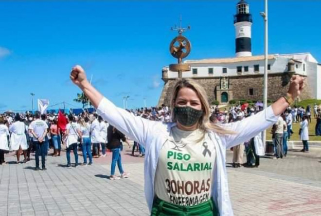 Débora Santana comemora aprovação do piso salarial da Enfermagem no Senado