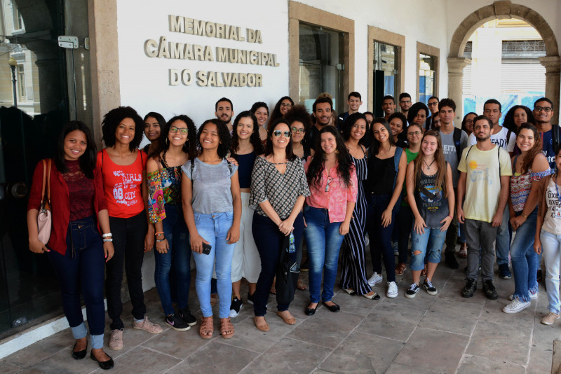 Câmara de Salvador recebe visita de alunos da Ufba 