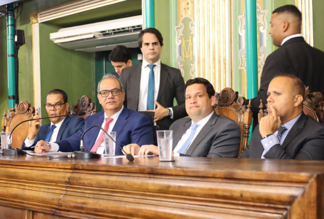 Biomédicos e mototaxistas pedem apoio na Tribuna Popular