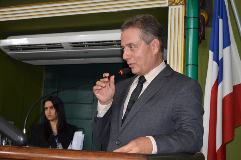Maurício Trindade propõe  vacinação nas escolas municipais