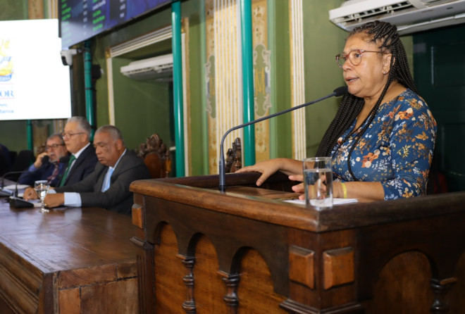 Marta Rodrigues critica aumento da tarifa de ônibus de Salvador