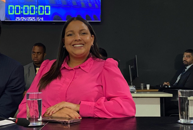 Isabela Sousa cobra governador por terminal pronto e não inaugurado