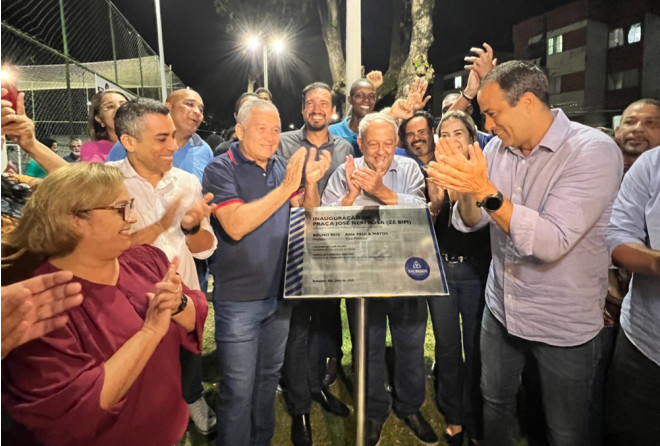 Téo Senna celebra entrega de nova praça no Santo Agostinho 