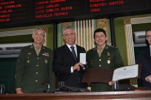 Câmara concede Medalha Thomé de Souza aos generais Joarez Pereira e Ridauto Fernandes