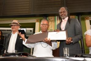 Mestre Dedé recebe  Medalha Zumbi dos Palmares