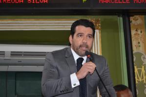 Paulo Magalhães Jr. solicita áreas de lazer para a Boca do Rio