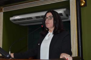 Rogéria quer ampliar limite de passagem a estudantes