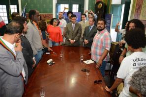 Movimento LGBT entrega projeto de iniciativa popular à Câmara