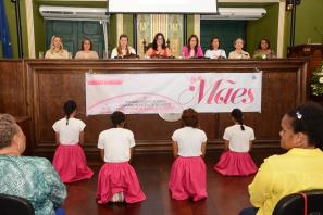 Câmara celebra o Dia das Mães