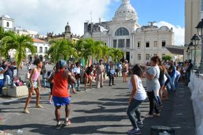 Praça Municipal é palco para “Aulão de Dança”