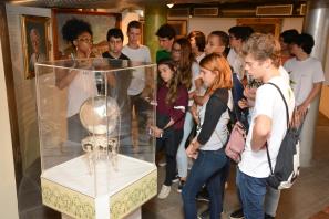 Estudantes do Colégio Anglo Brasileiro  realizam tour histórico e político na Câmara