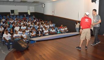 Grupo de teatro da PMBA se apresenta no Centro de Cultura
