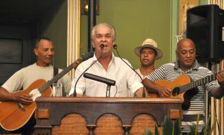 Homenagem na Câmara marca carreira musical de Edil Pacheco