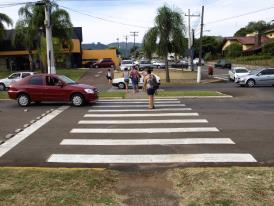 Projeto de lei obriga motorista a parar sempre que houver pedestre na faixa