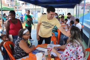 Vereador Felipe Lucas promove ação social na comunidade da Cocisa