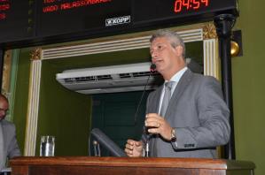 Câmara homenageia generais Ridauto Fernandes e Joarez Alves