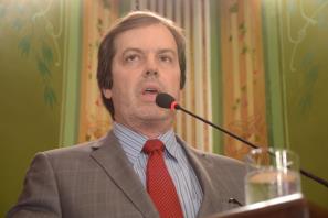 Prefeito mente sobre salários  de professores, diz José Trindade