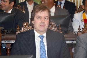 José Trindade exalta construção do Hospital Metropolitano