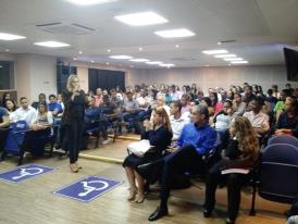 Kátia Alves aborda violência doméstica em aula de Direito