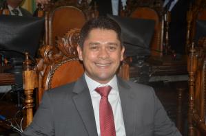 Luiz Carlos promove debate sobre  marco regulatório dos CRAS