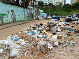 Vereadora denuncia acúmulo de lixo em bairros pobres