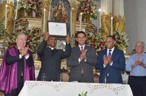 Padre Edson Menezes é agraciado com a Medalha Thomé de Souza